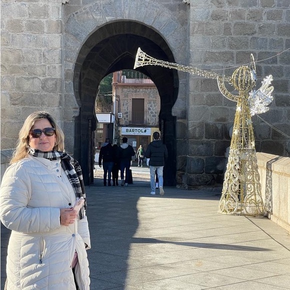 Meet your Posher, Tania - Picture 1 of 1